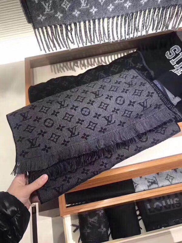 Louis Vuitton Scarf LV00030